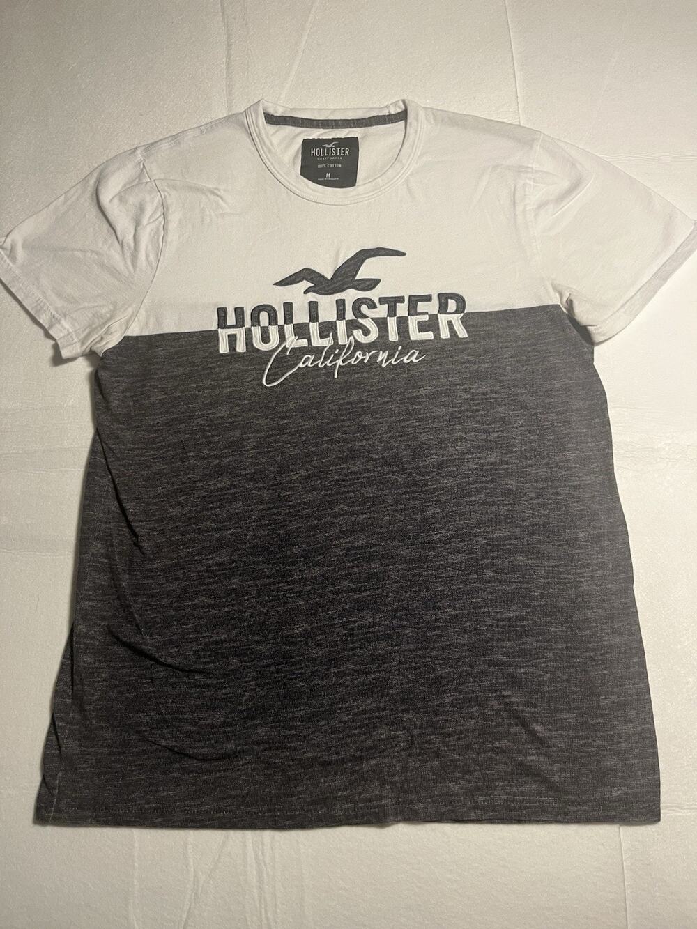 Hollister California Men’s Medium Colorblock Embroidered Logo T-Shirt Gray White